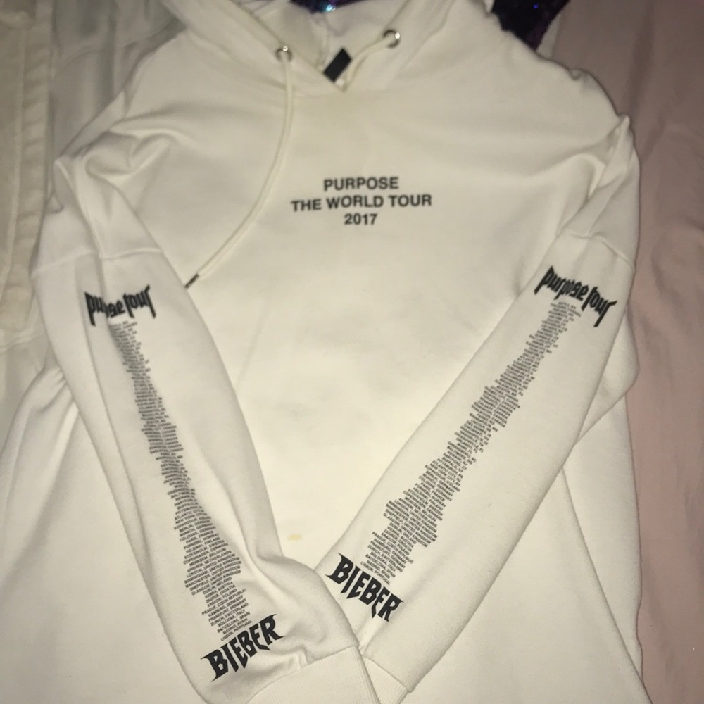 Justin Bieber tour sweater